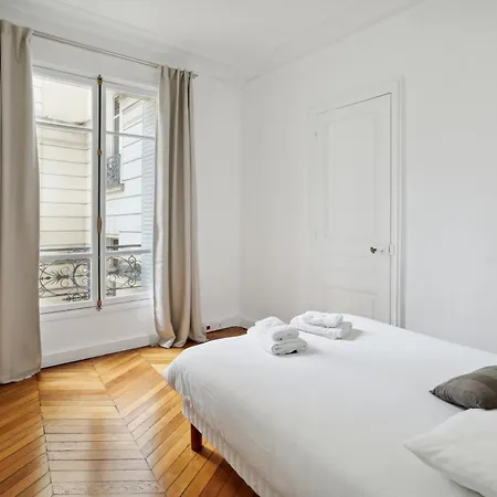Ac Luxury 6 People At Champs Elysees By Weekome