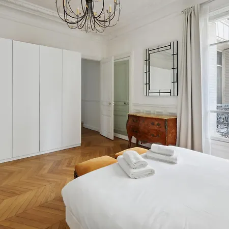 Ac Luxury 6 People At Champs Elysees By Weekome * Paris